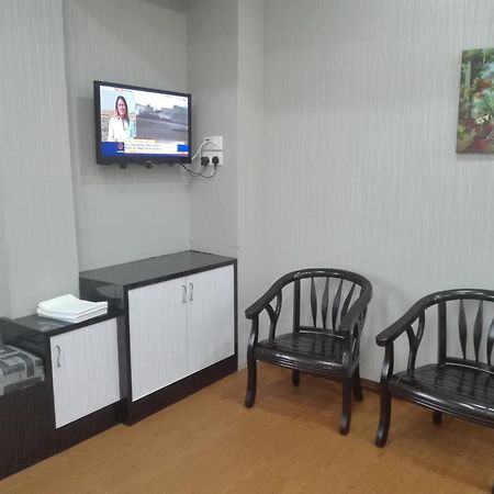 오요 881 빈탕 스퀘어 호텔 쿠방 케리안 외부 사진